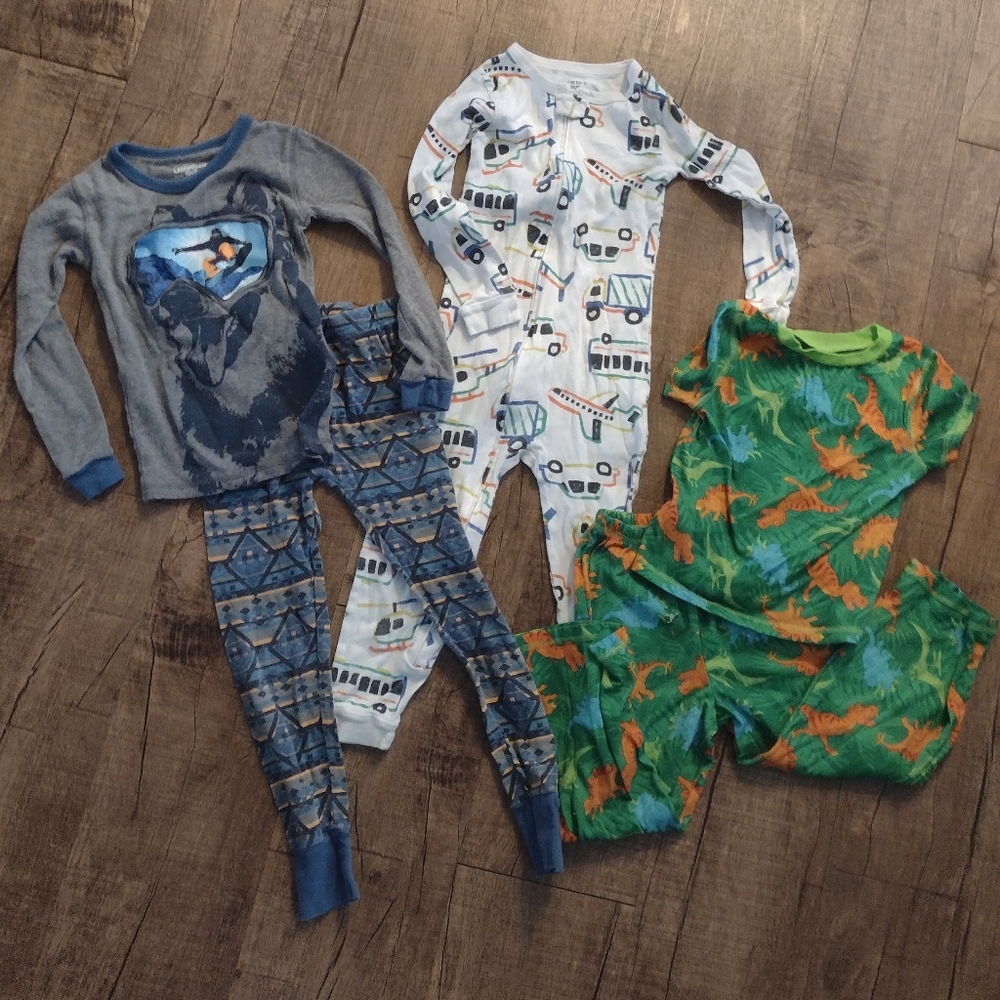Lot of 3 boys pajamas sizes 5 and 6